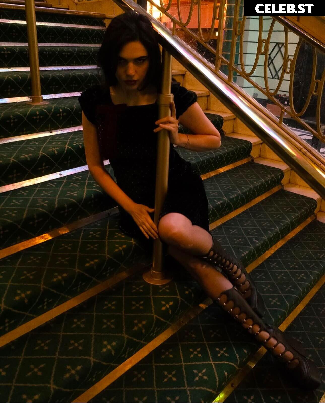 Julia Cumming (Sunflower Bean Singer/Bassist) Image 12477118