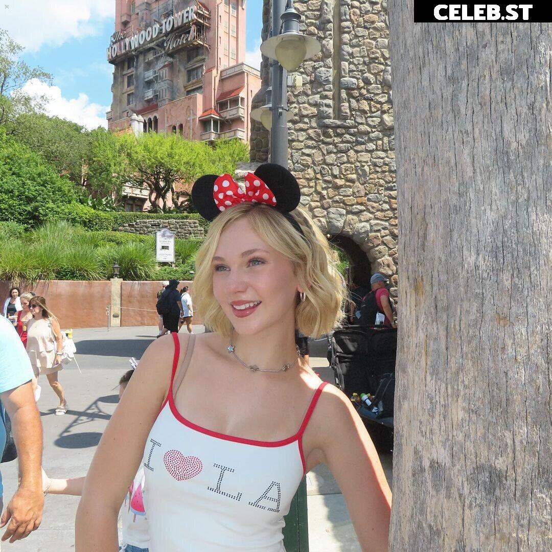 Lily Brooks O’Briant Image 12476746