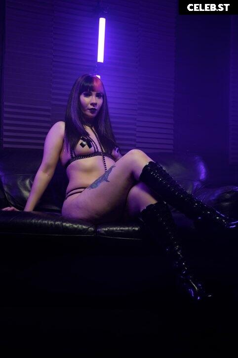 Chloe Drinkwater (Skarlett Riot Singer) Image 12476645