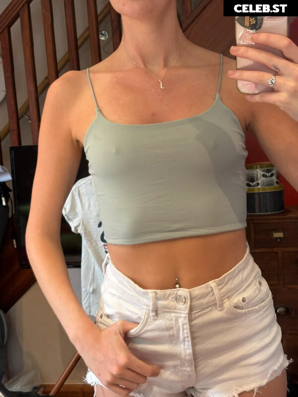 @oliviarcox Image 12444306