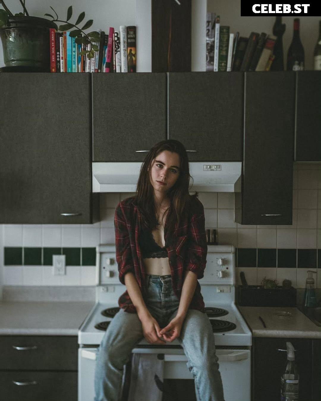 Sarah Desjardins Image 12444280