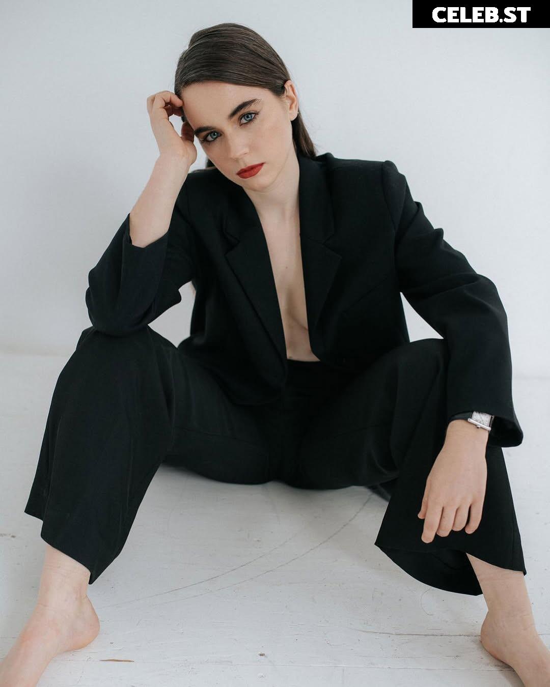 Sarah Desjardins Image 12444287