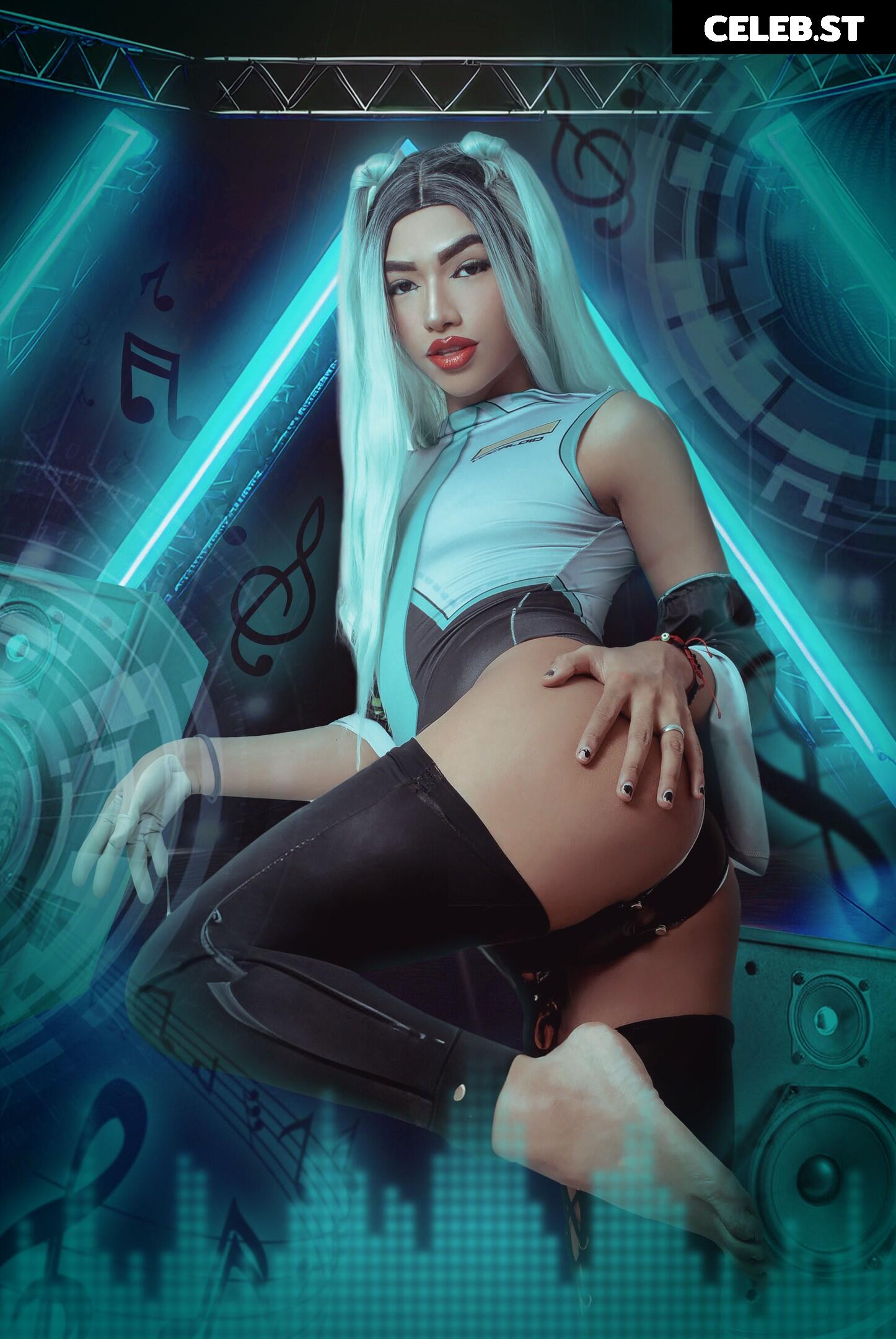 Alejandra-Robinson |  Alejandra Romero Image 12447022