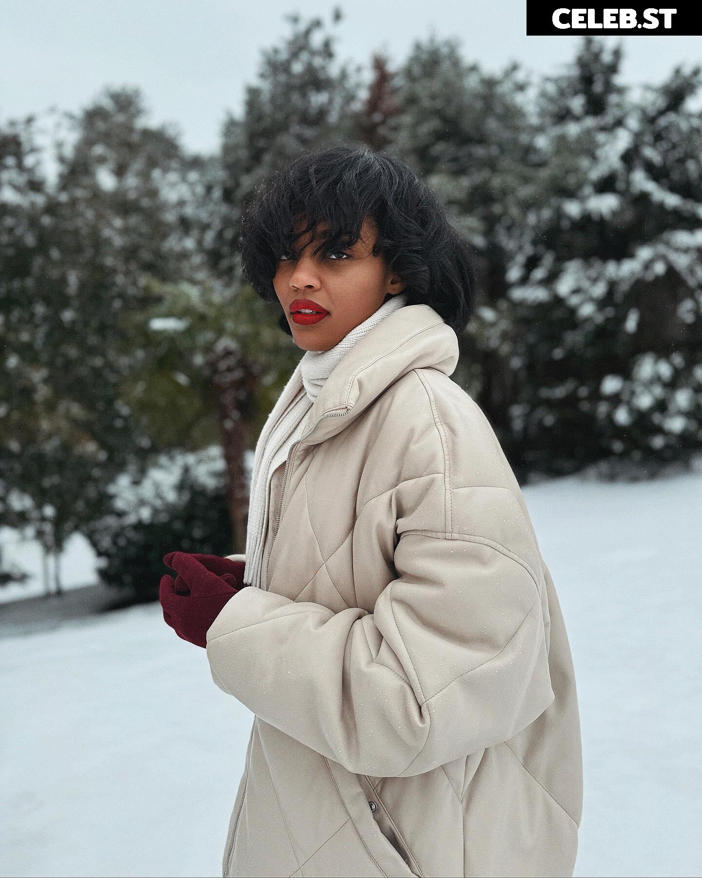 China Anne McClain Image 12419968