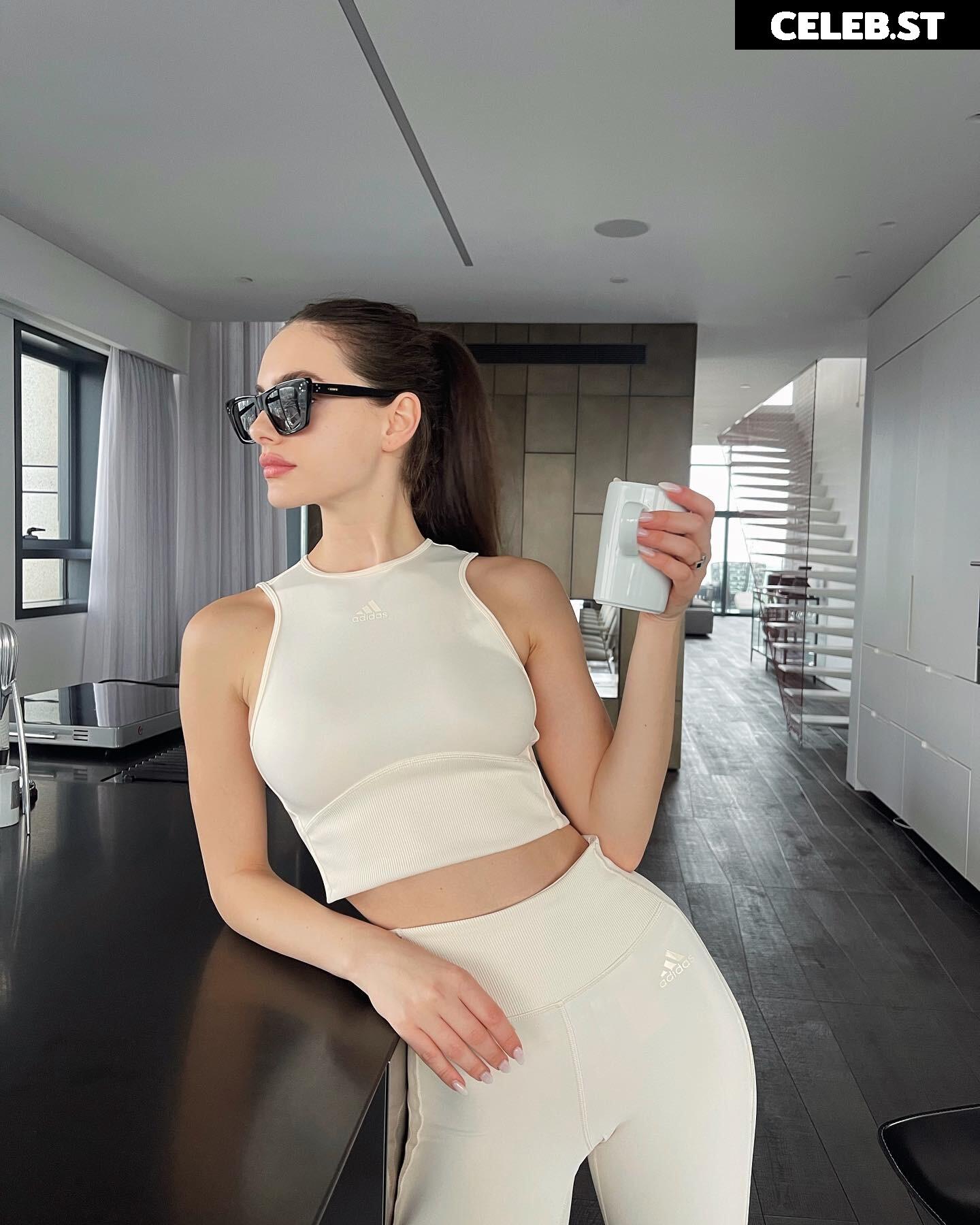 Yael Shelbia Image 12425443