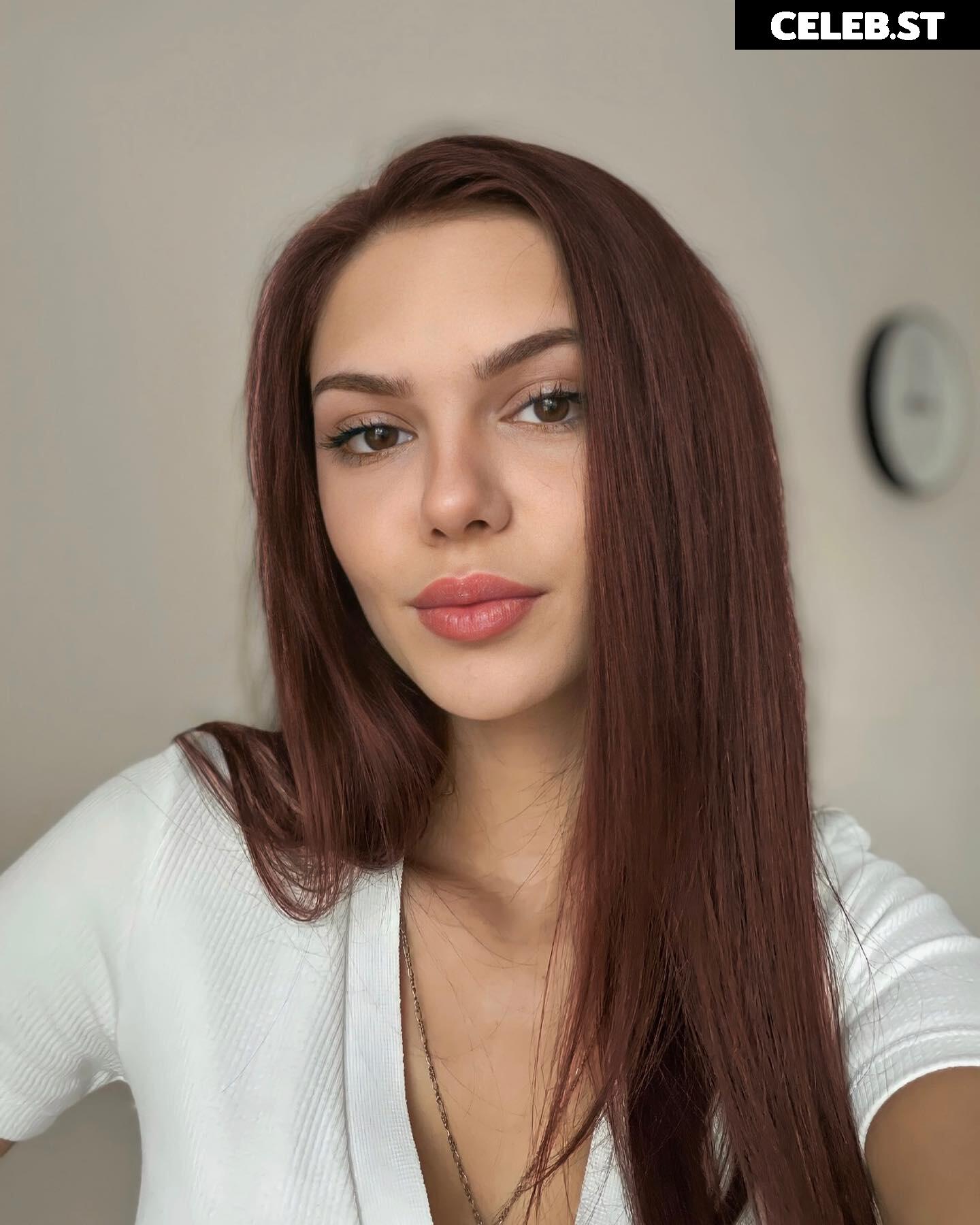 foxylauragirl Image 12425287