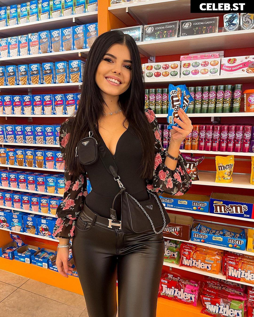 Lara Benjamina Winter Image 12427059