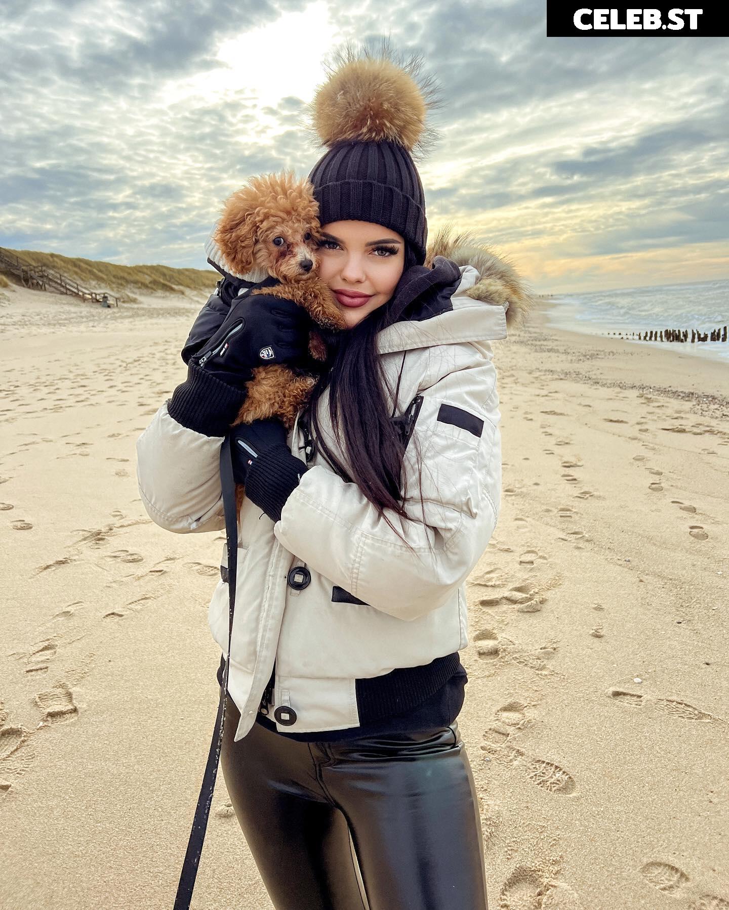 Lara Benjamina Winter Image 12426981