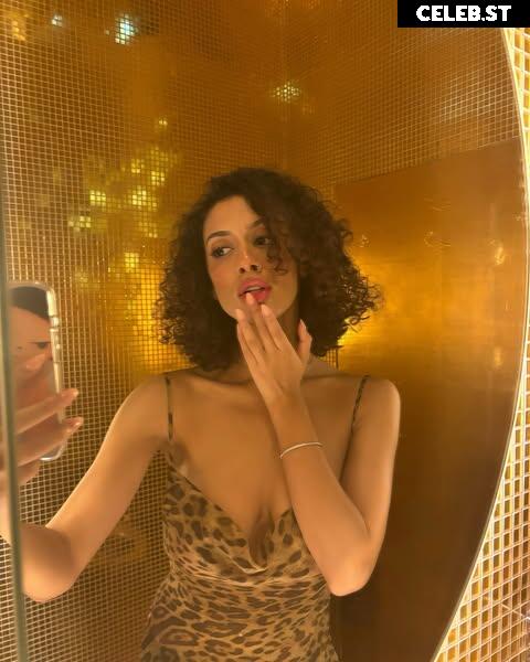 Angel Sophia Macklin / angelsophiamacklin / angelmacklinschwartz / vibeiana Image 12426737