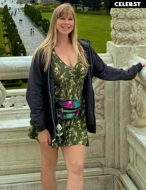 Ellie in Space / esherifftv Image 12420519