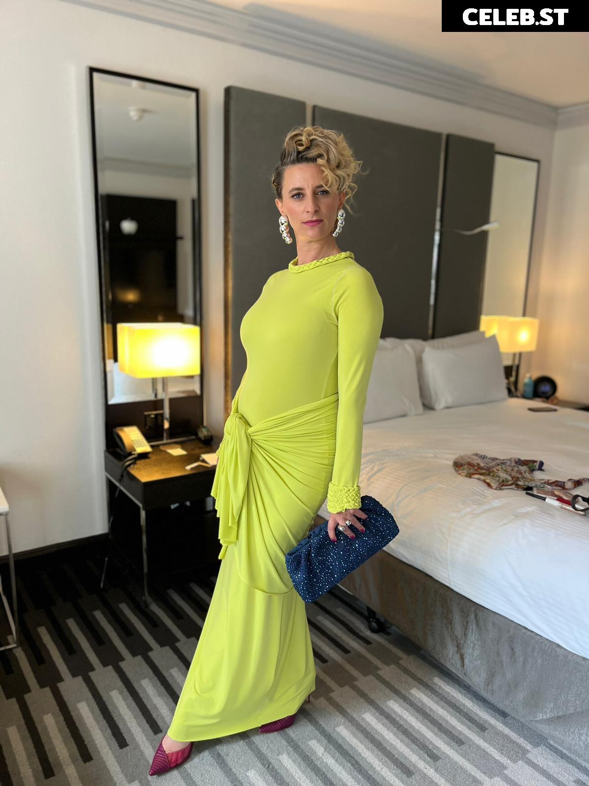 Felicity Ward, The Office AU. Image 12420380