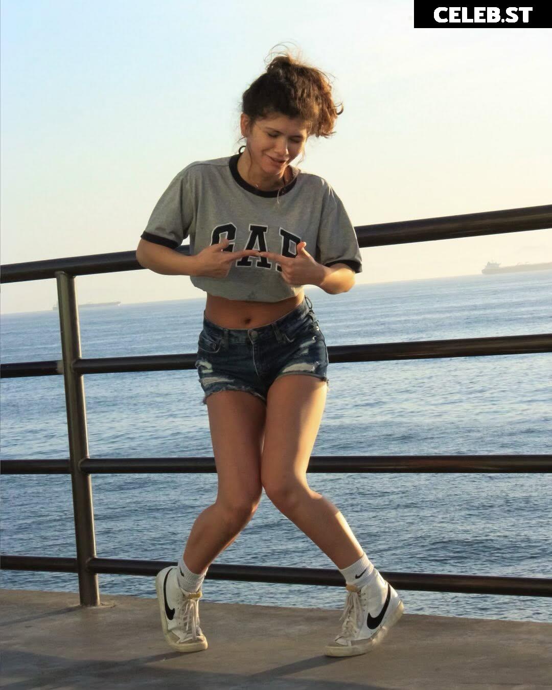 ciggybae / homeskilla_whitnit / Zendaya lookalike Image 12435761