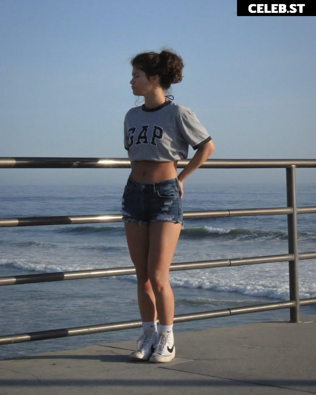 ciggybae / homeskilla_whitnit / Zendaya lookalike Image 12435760