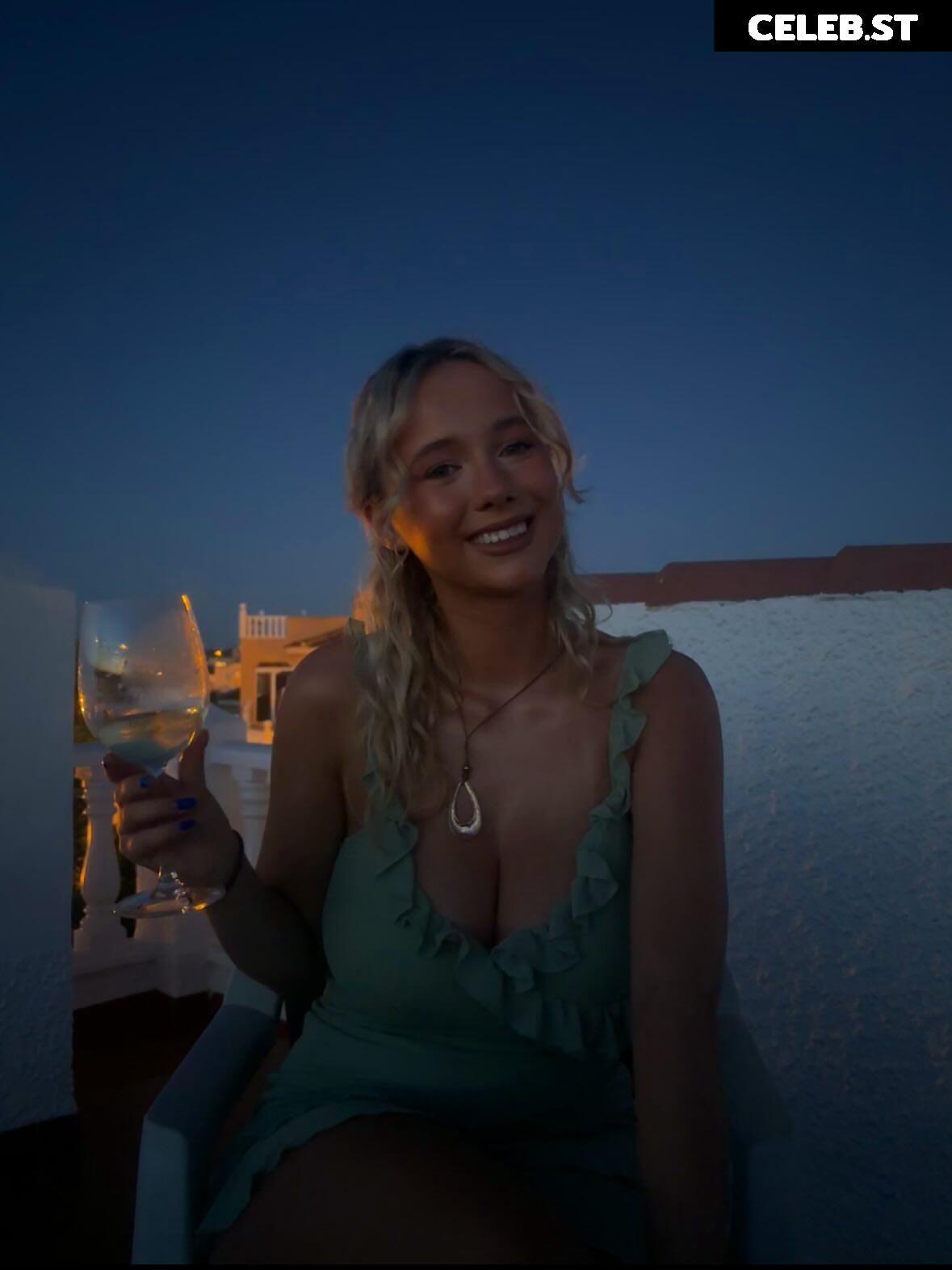 Lizzie Quinn Image 12436021