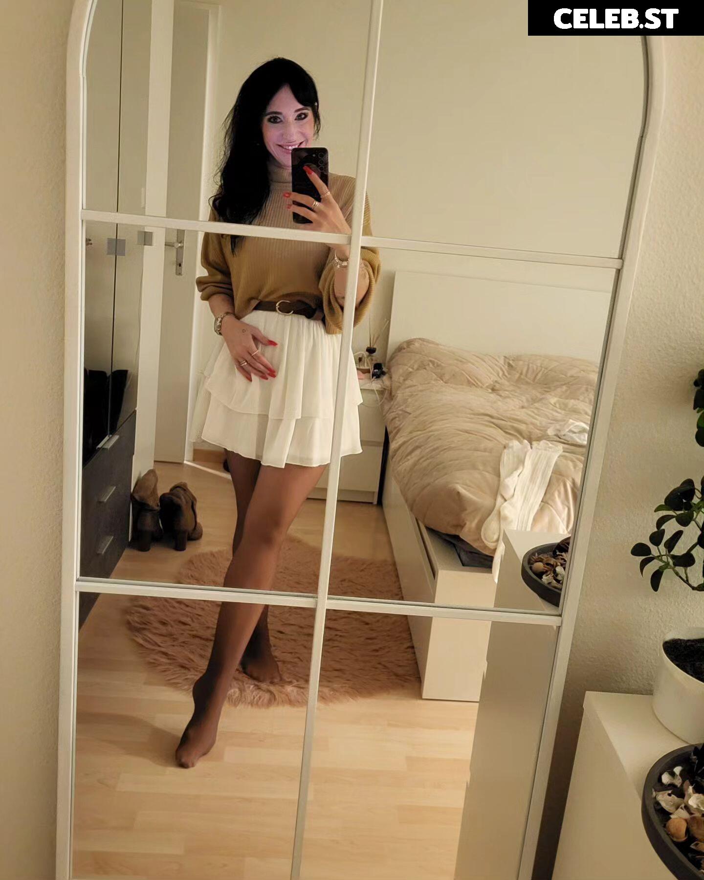 19th_nylon_lady82 Image 12431805