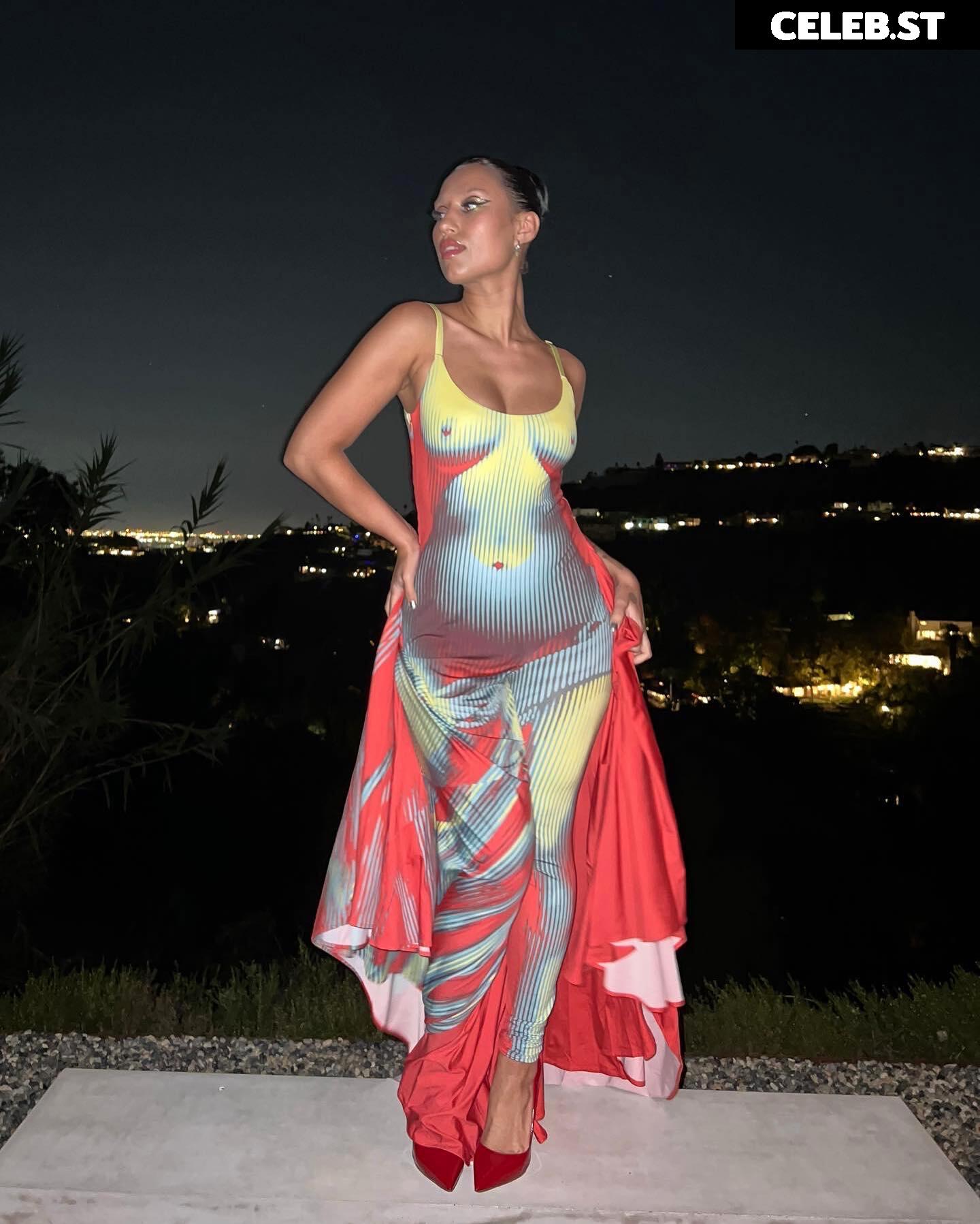 Raye Image 12431417