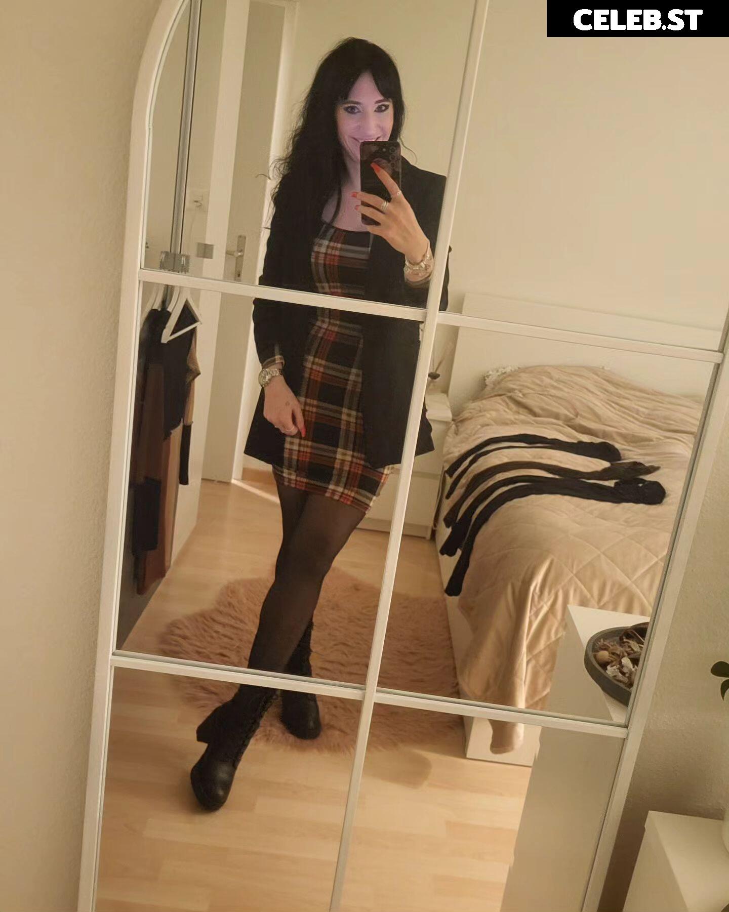 19th_nylon_lady82 Image 12431793