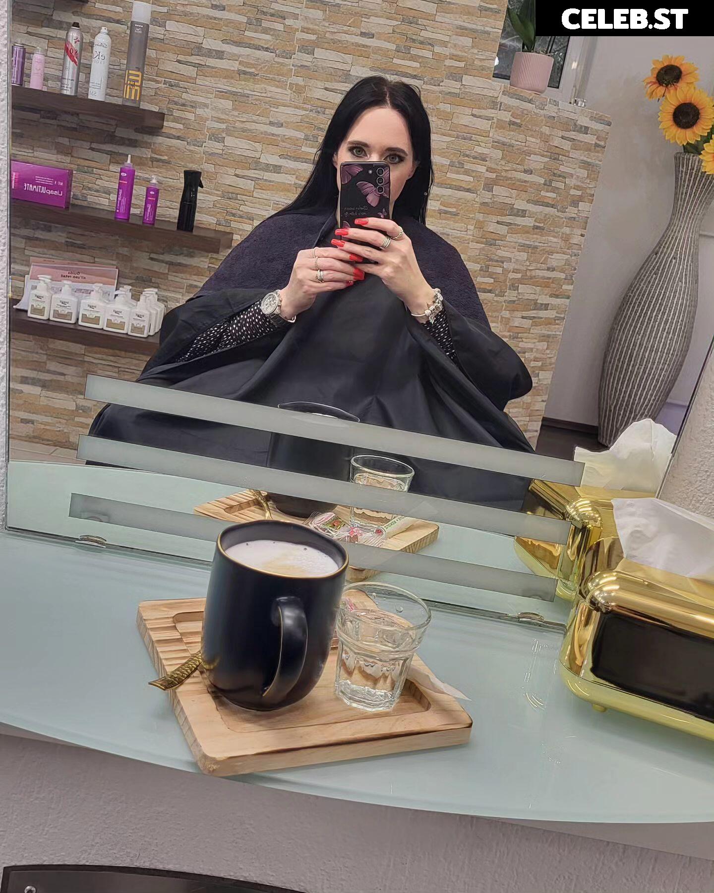 19th_nylon_lady82 Image 12431790