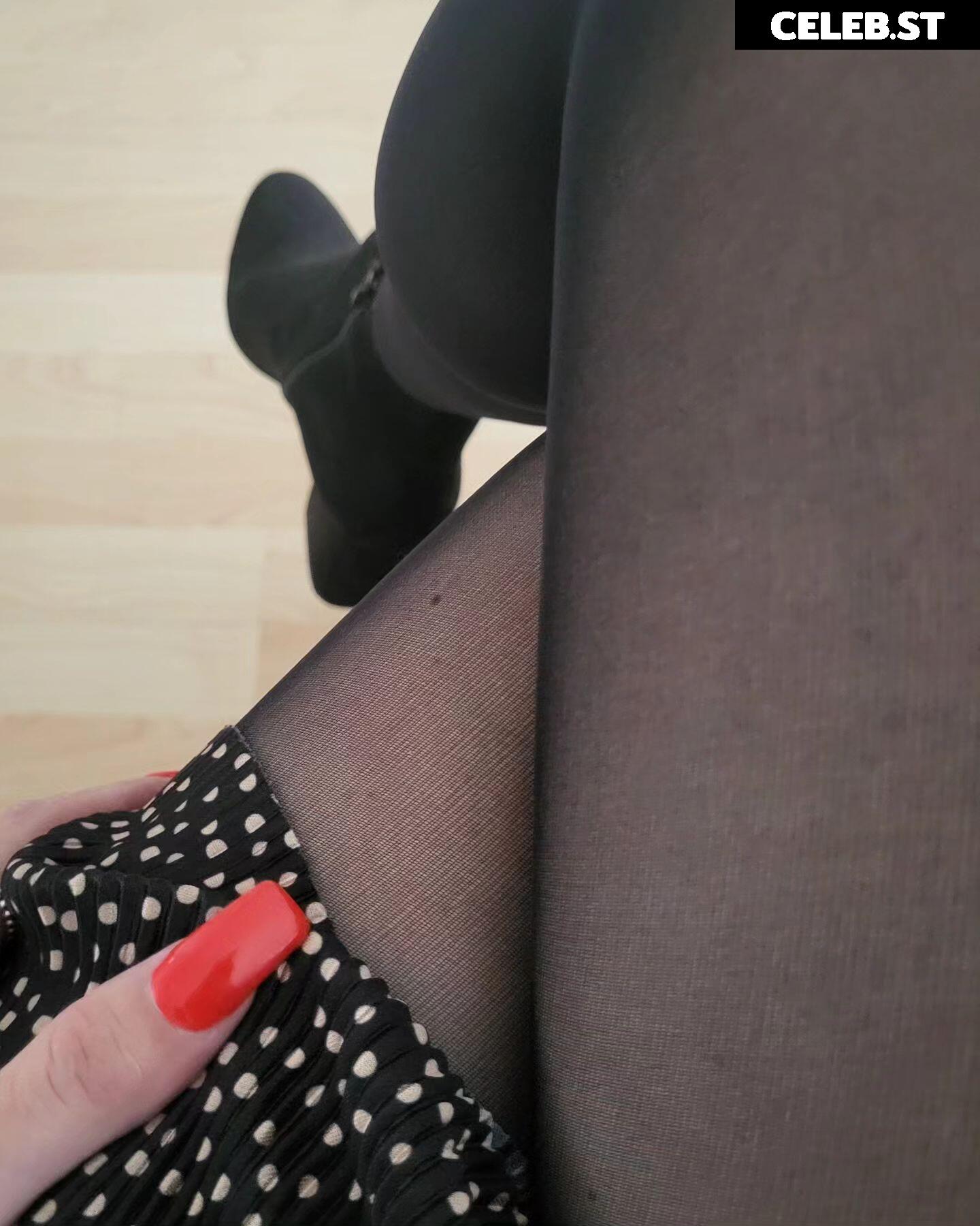 19th_nylon_lady82 Image 12431788