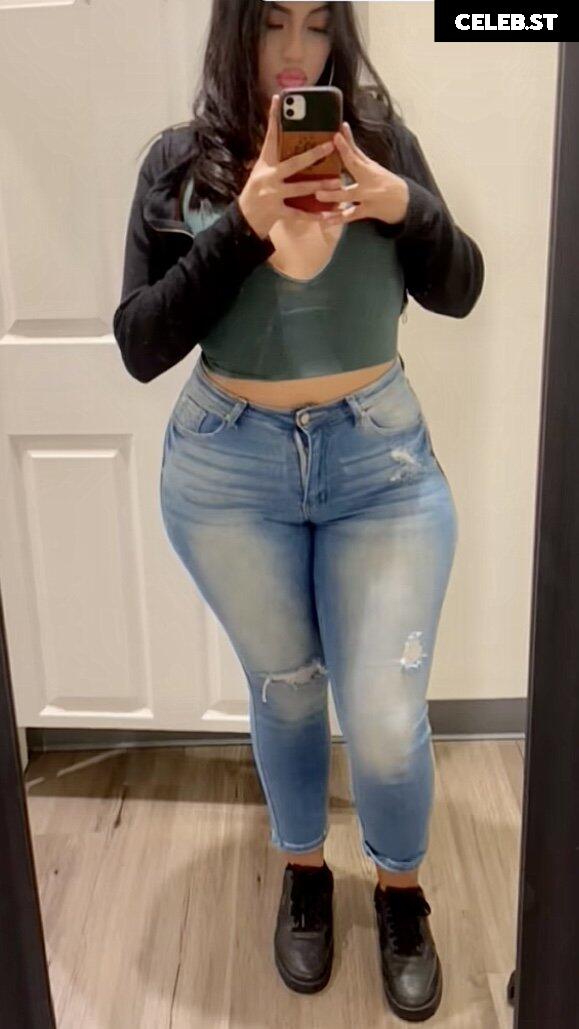 Thick Baddie @_222cyn_ Image 12439648