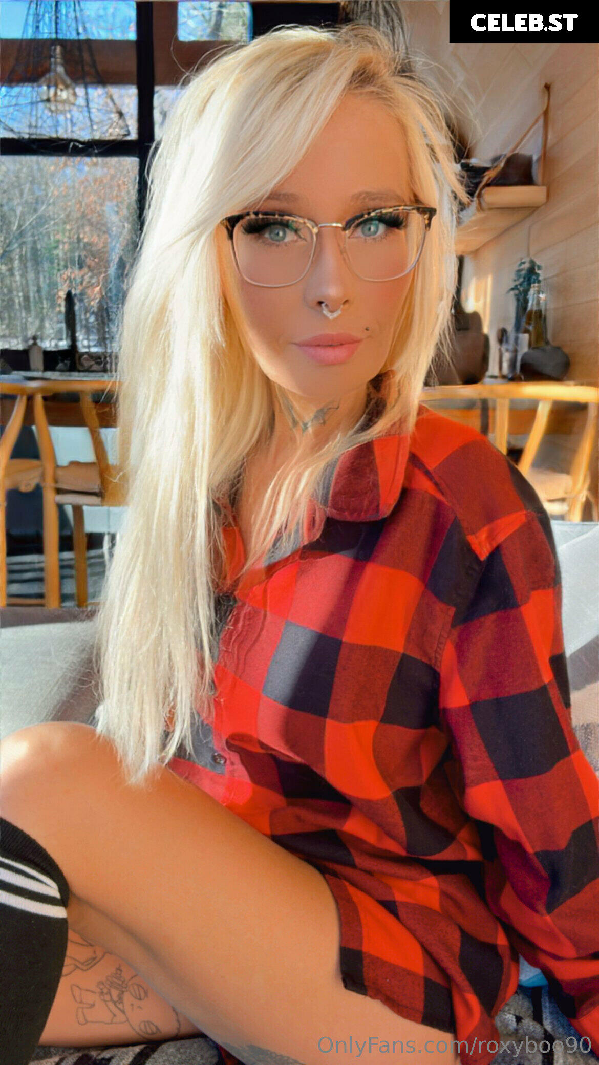Kitty Mom @Roxyboo90 Image 12498338