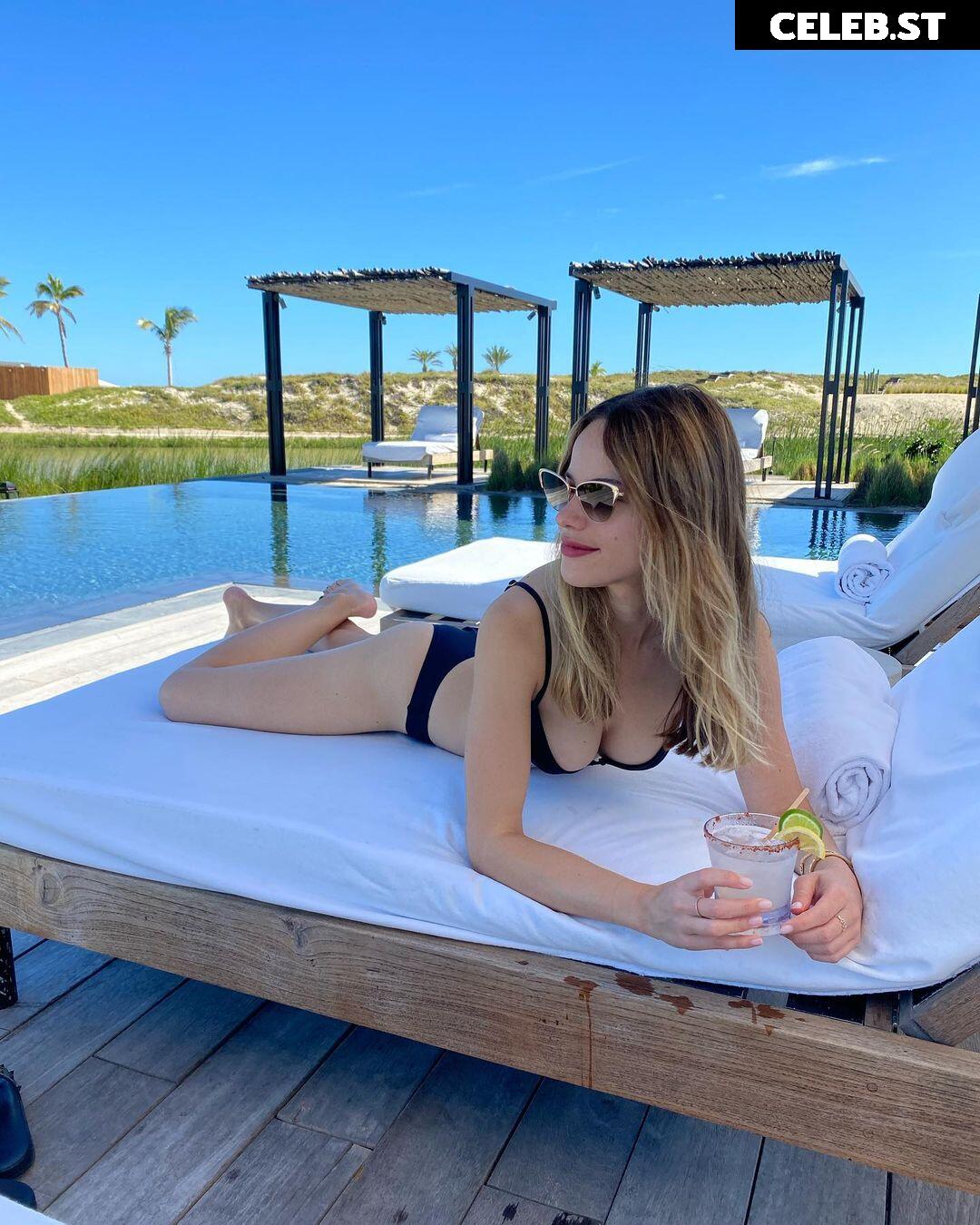 Halston Sage Image 12494212