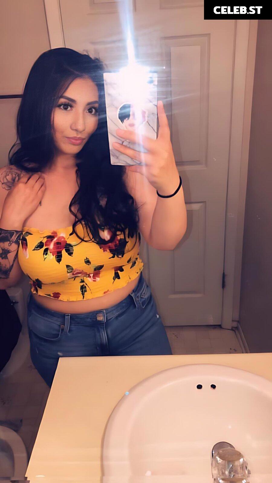 Sexy Big Titty latina BBW @Leeeenaq - goon material Image 12490009
