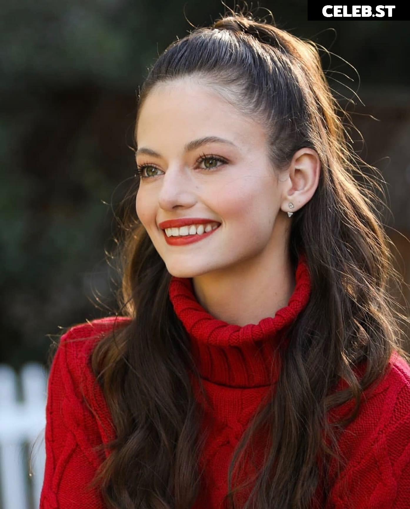 Mackenzie Foy Image 12484447
