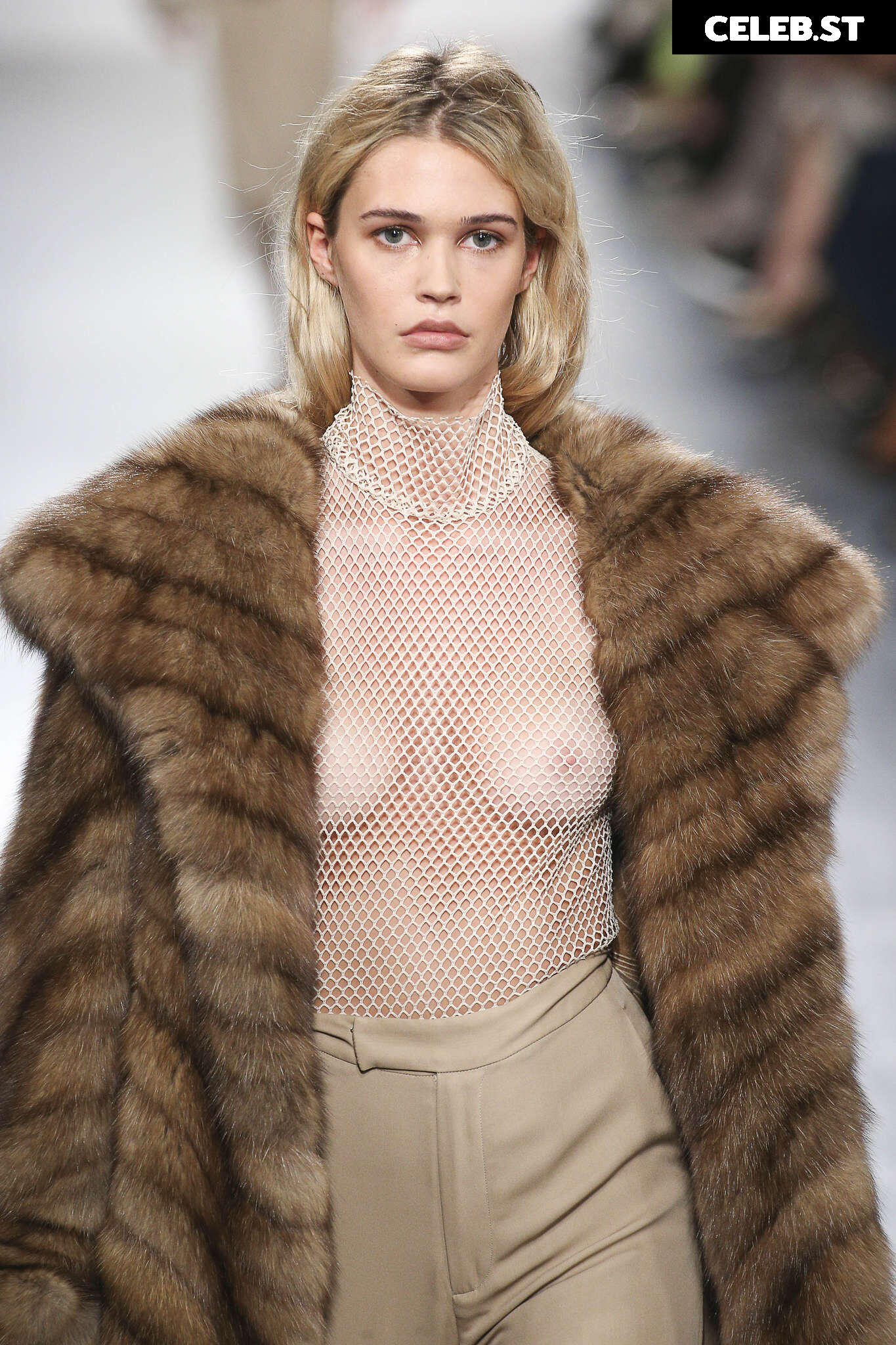 Noel Capri Berry Image 12480334