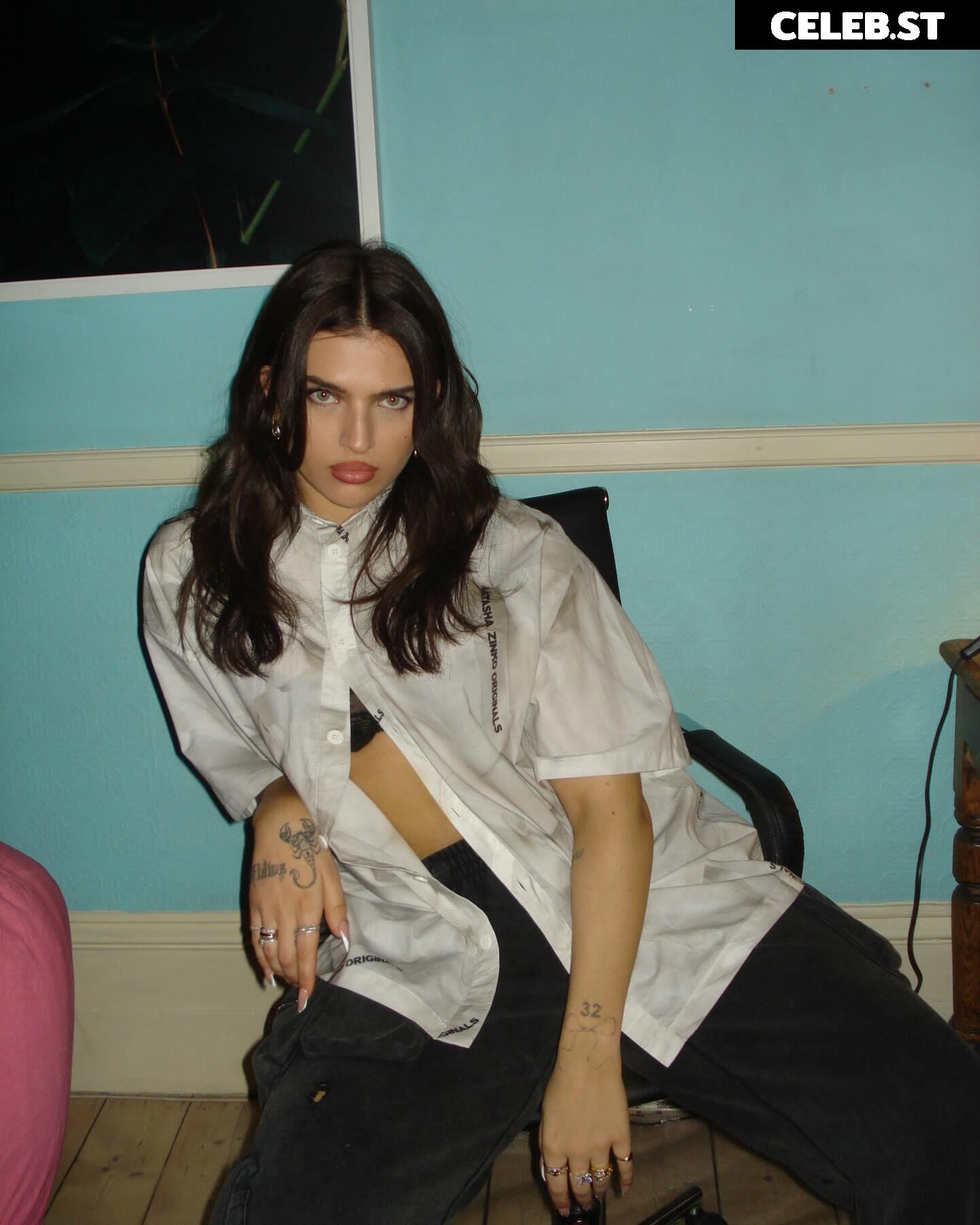 Mae Muller Image 12489421