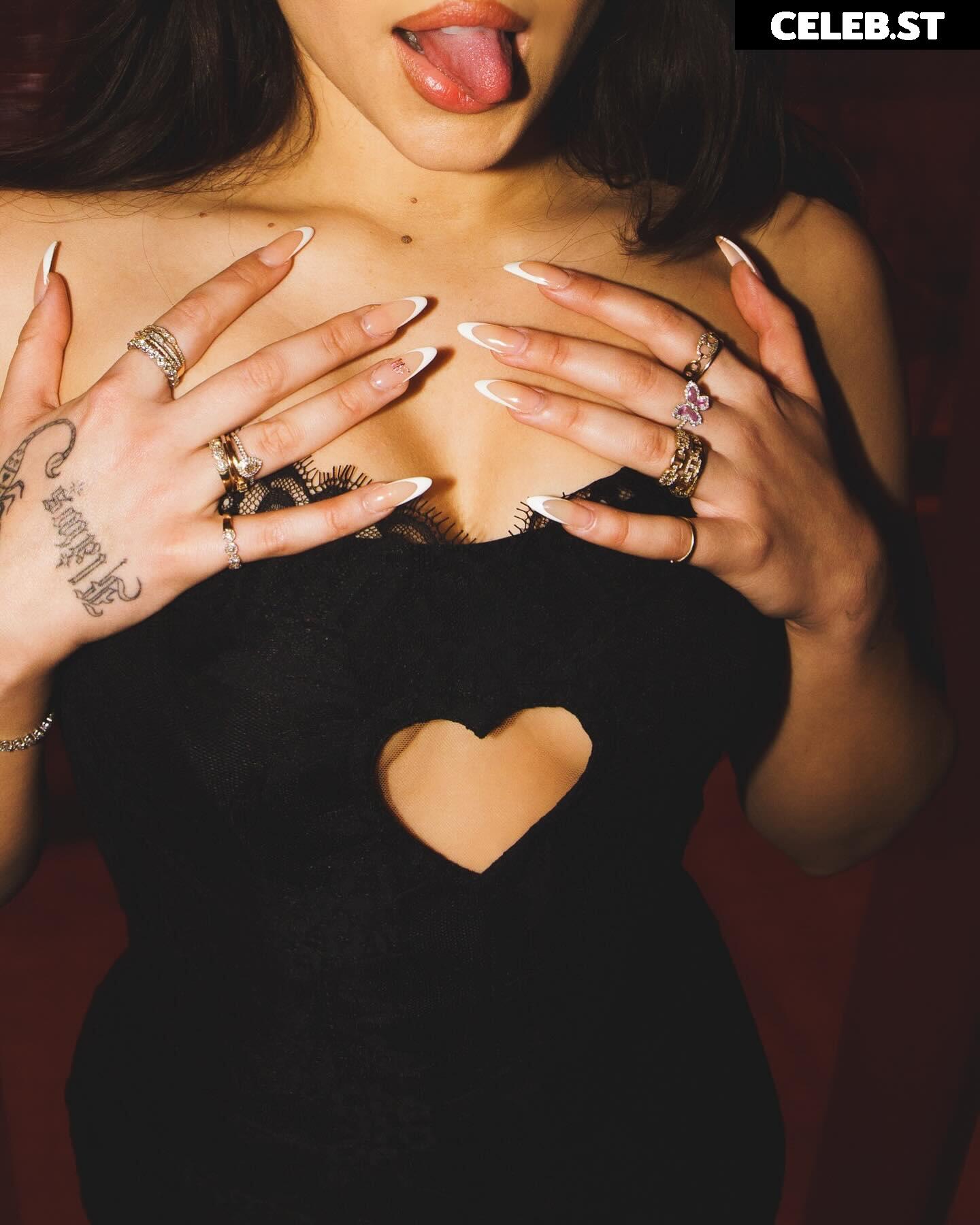 Mae Muller Image 12489420