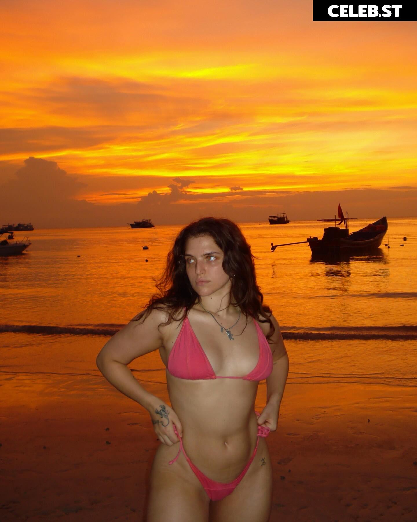 Mae Muller Image 12489419