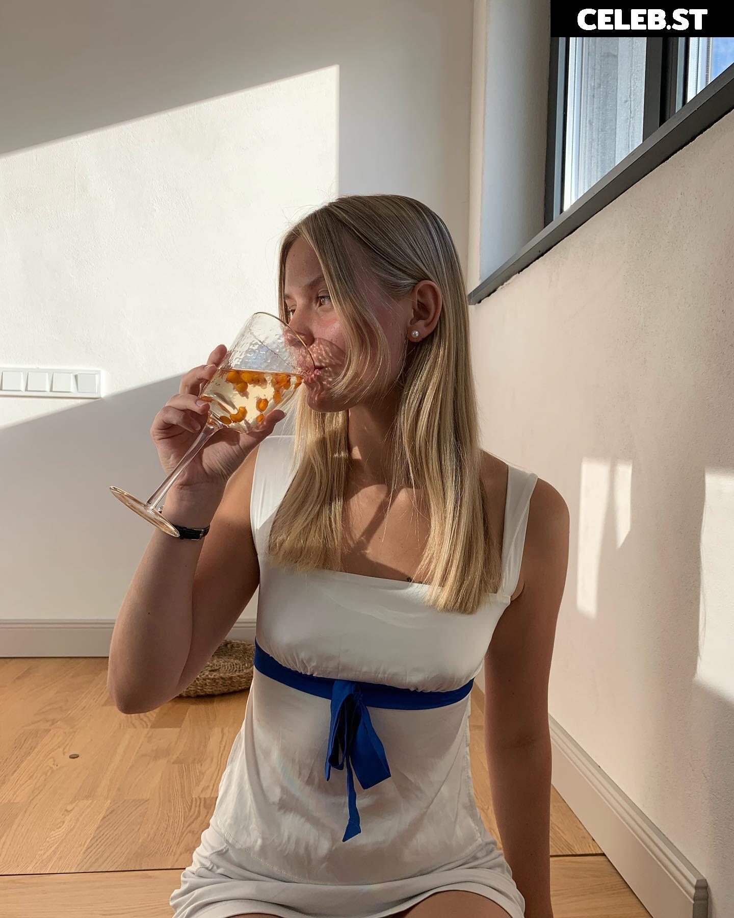 ManukiEmi Image 12358983