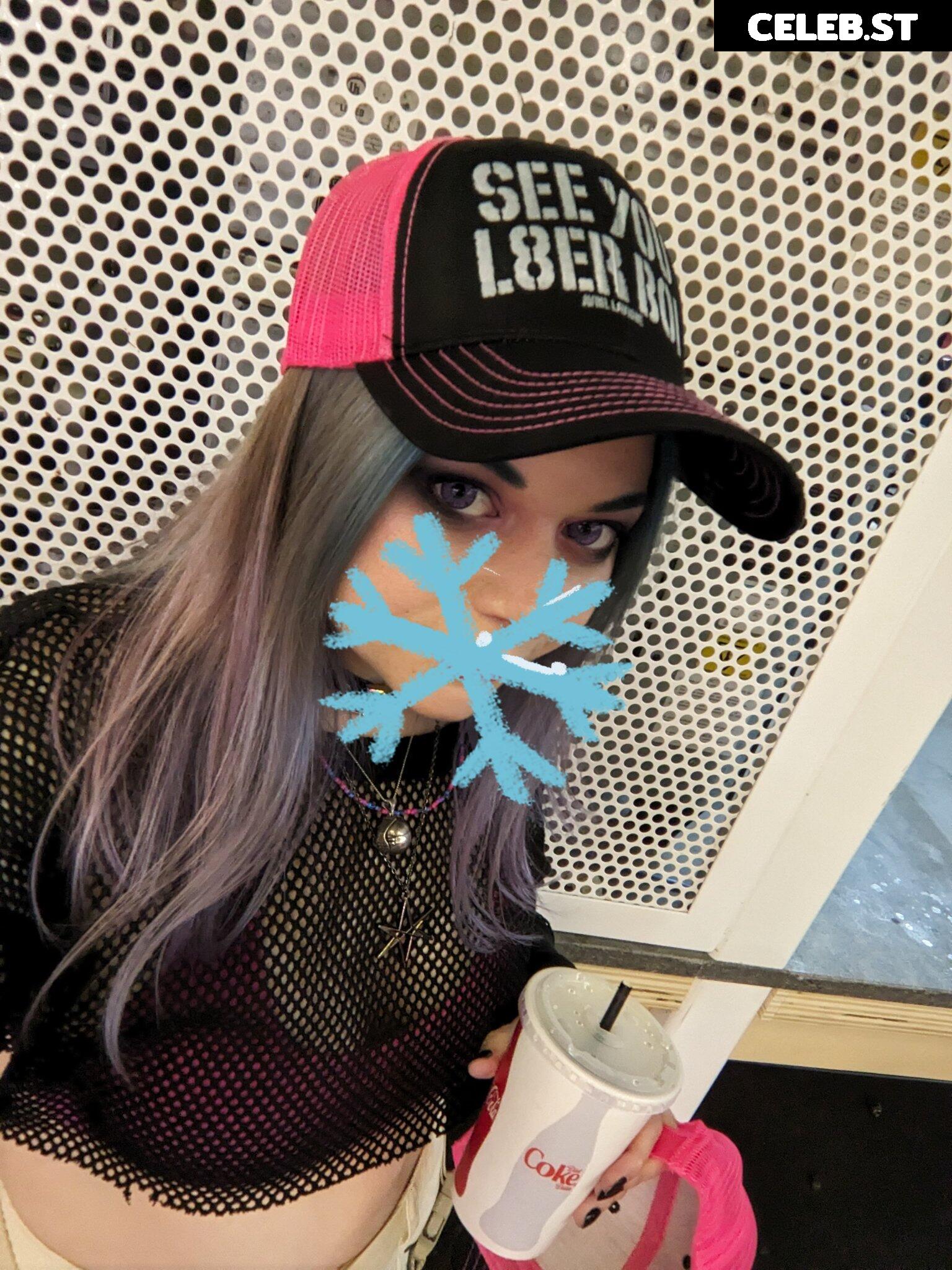 Zircon Wolfdog Image 12358472