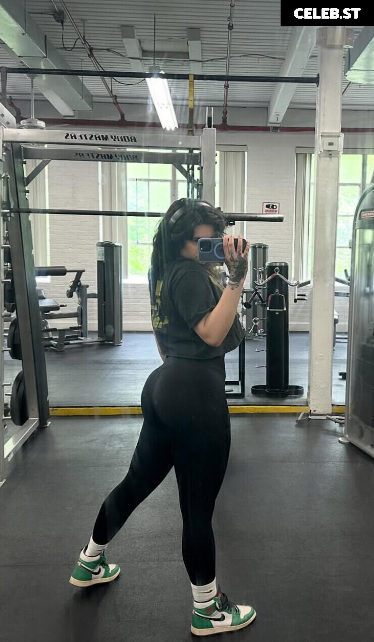 Jackie tomasulo / jackiestacksthejacksons / Squatwithjackie Image 12355863