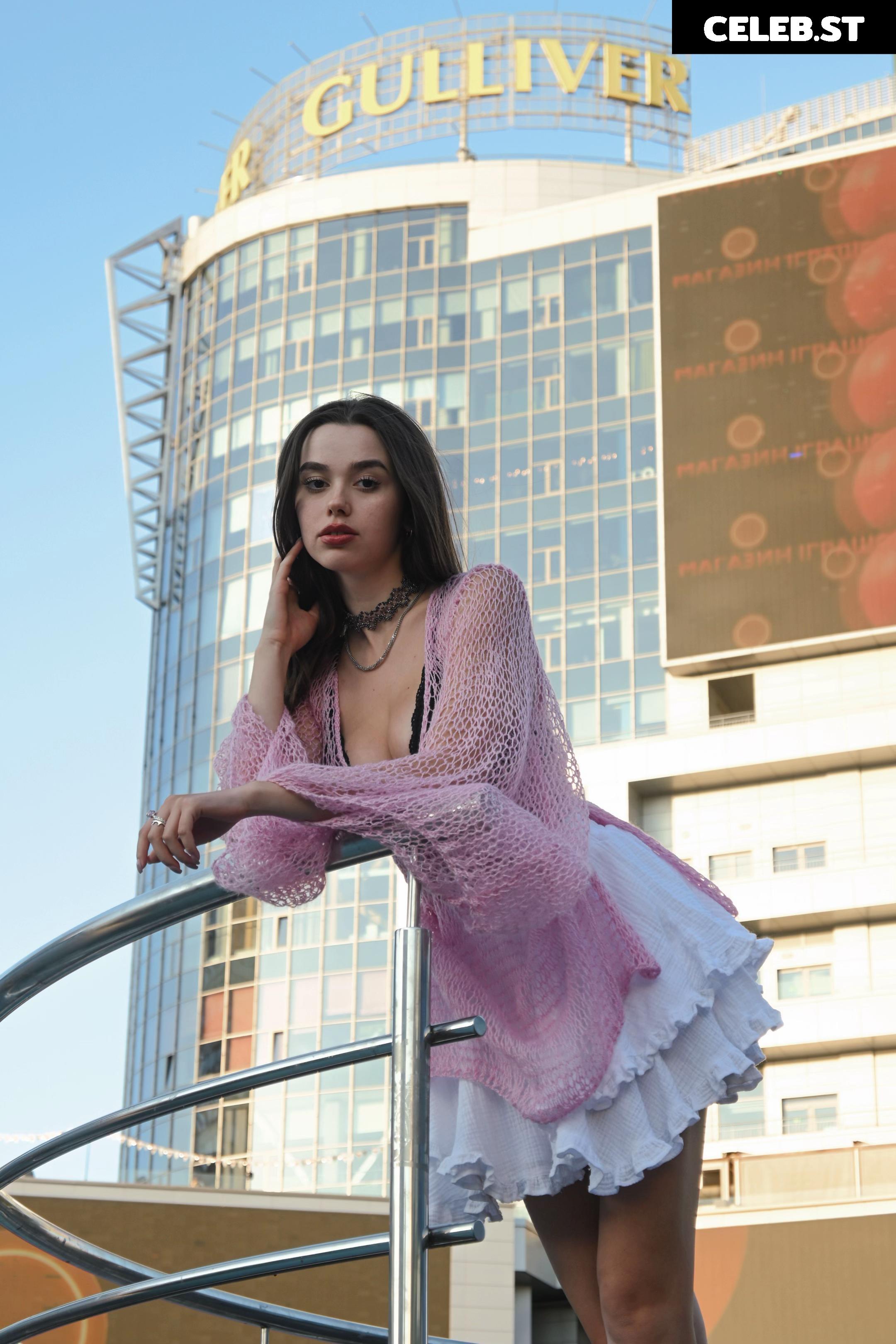 Mariia / m_lizz_ Image 12354660