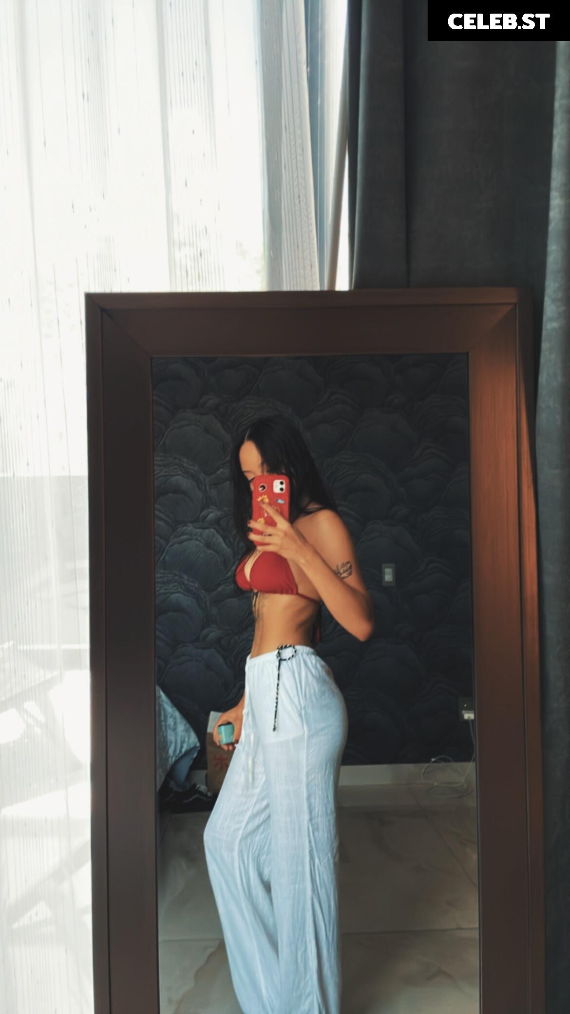 Ale Acosta / Alexandra Acosta /Al.Xannn Image 12356441