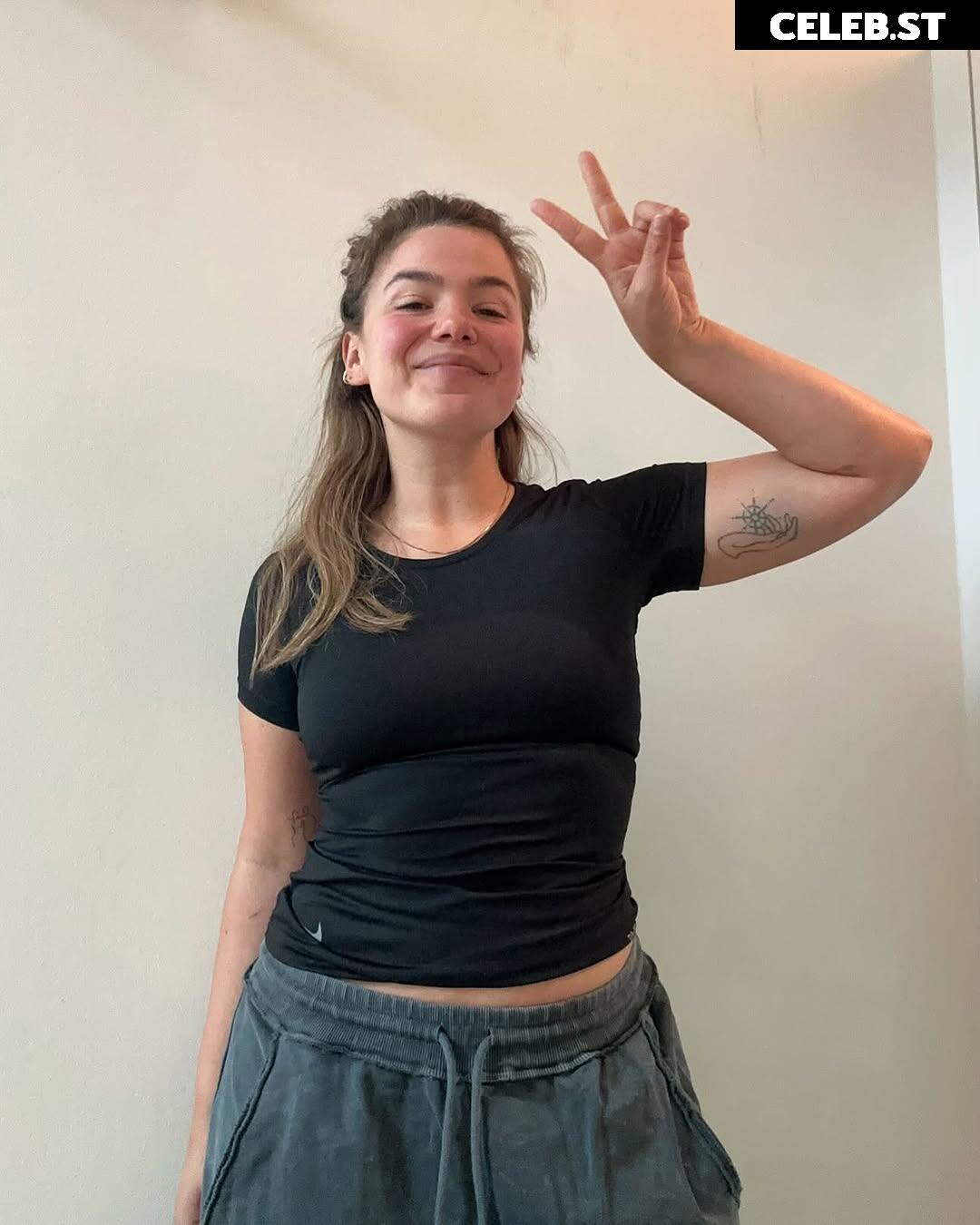 Abbey Hoes Image 12353262