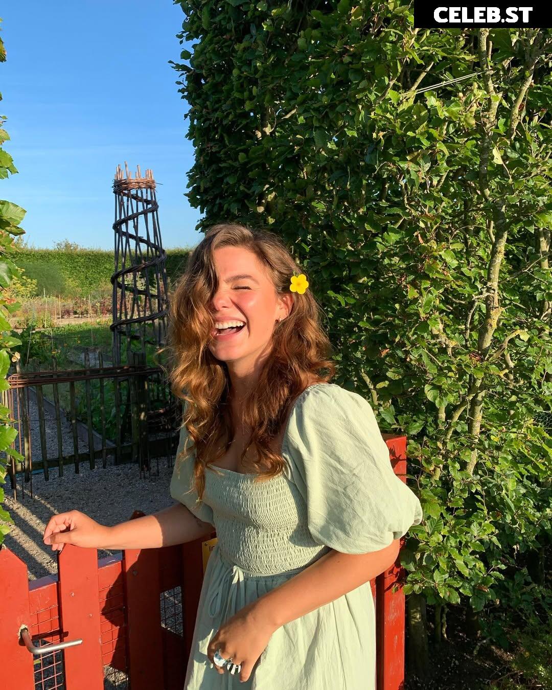 Abbey Hoes Image 12353252