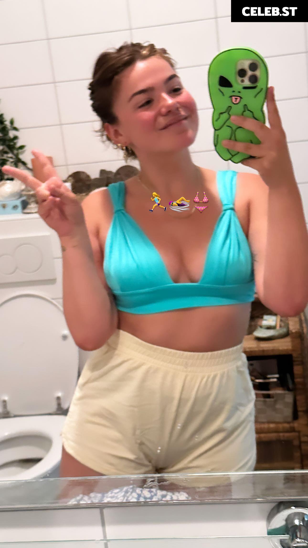 Abbey Hoes Image 12353278