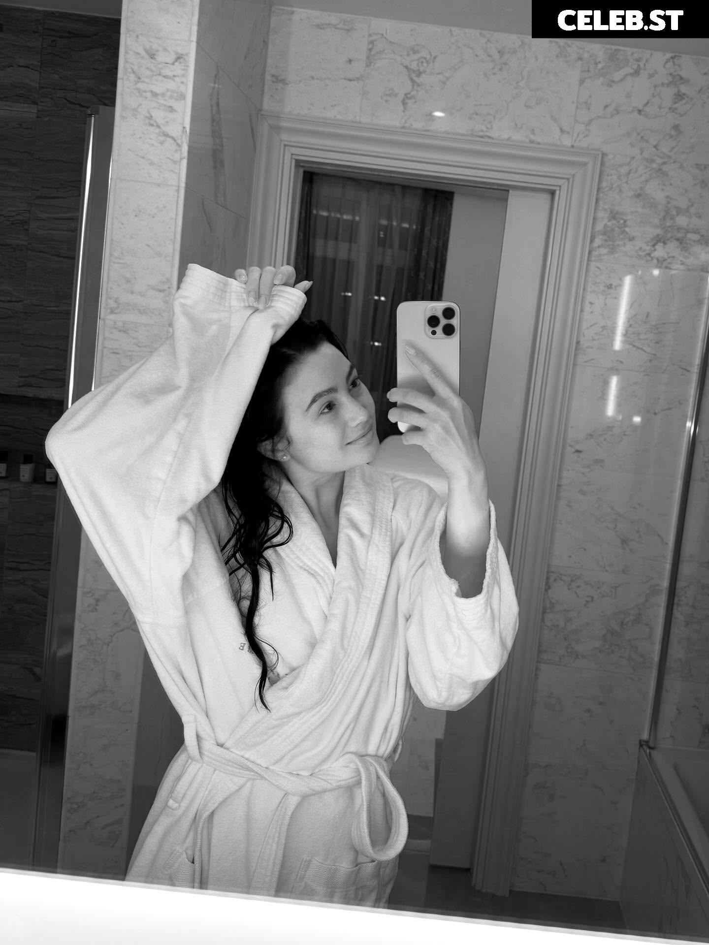 Marina Mazepa Image 12352993