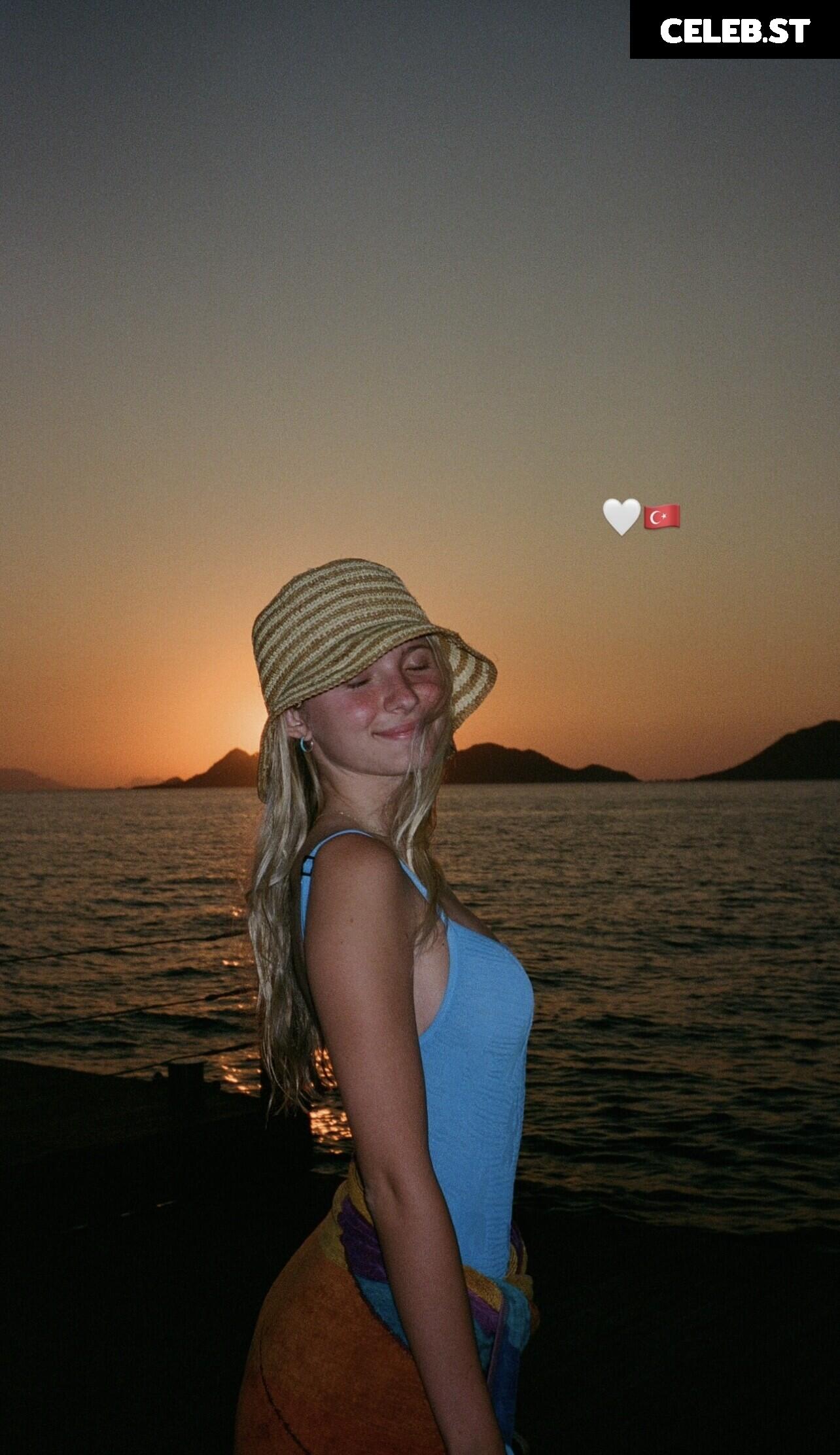 Su Yardimci (BoutineLA model) Image 12361017