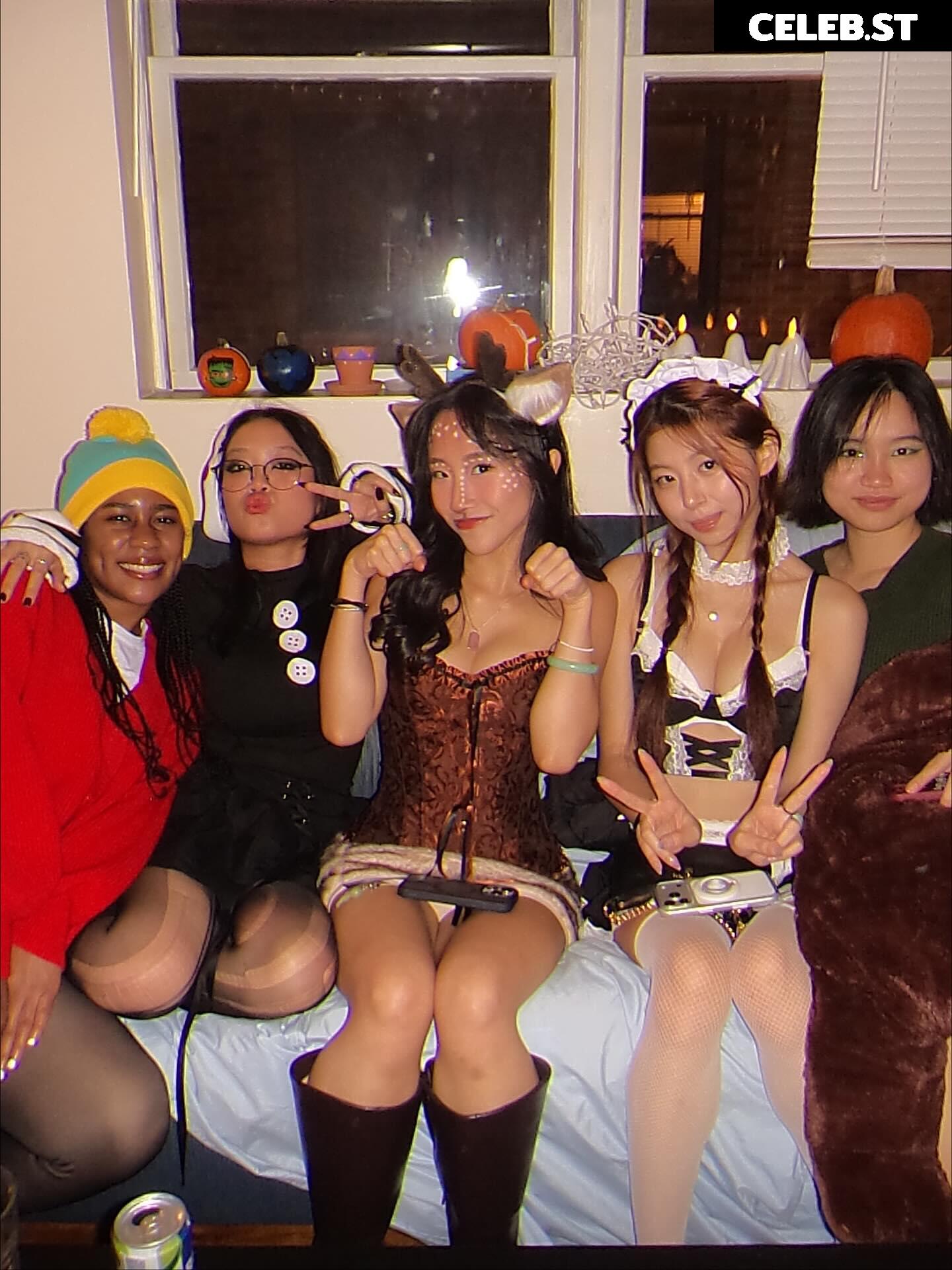 Lily Liu | lilyisalilsleepy Image 12347733