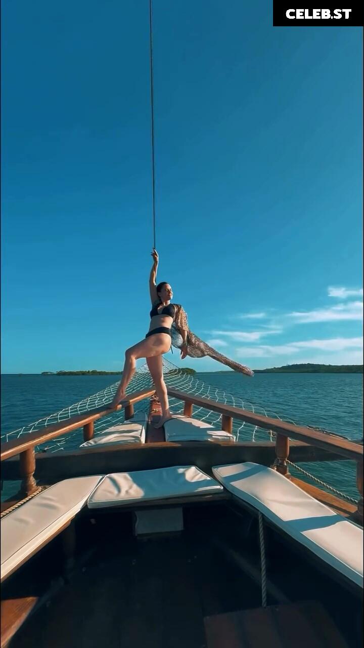 Fernanda Vasconcellos Image 12341509