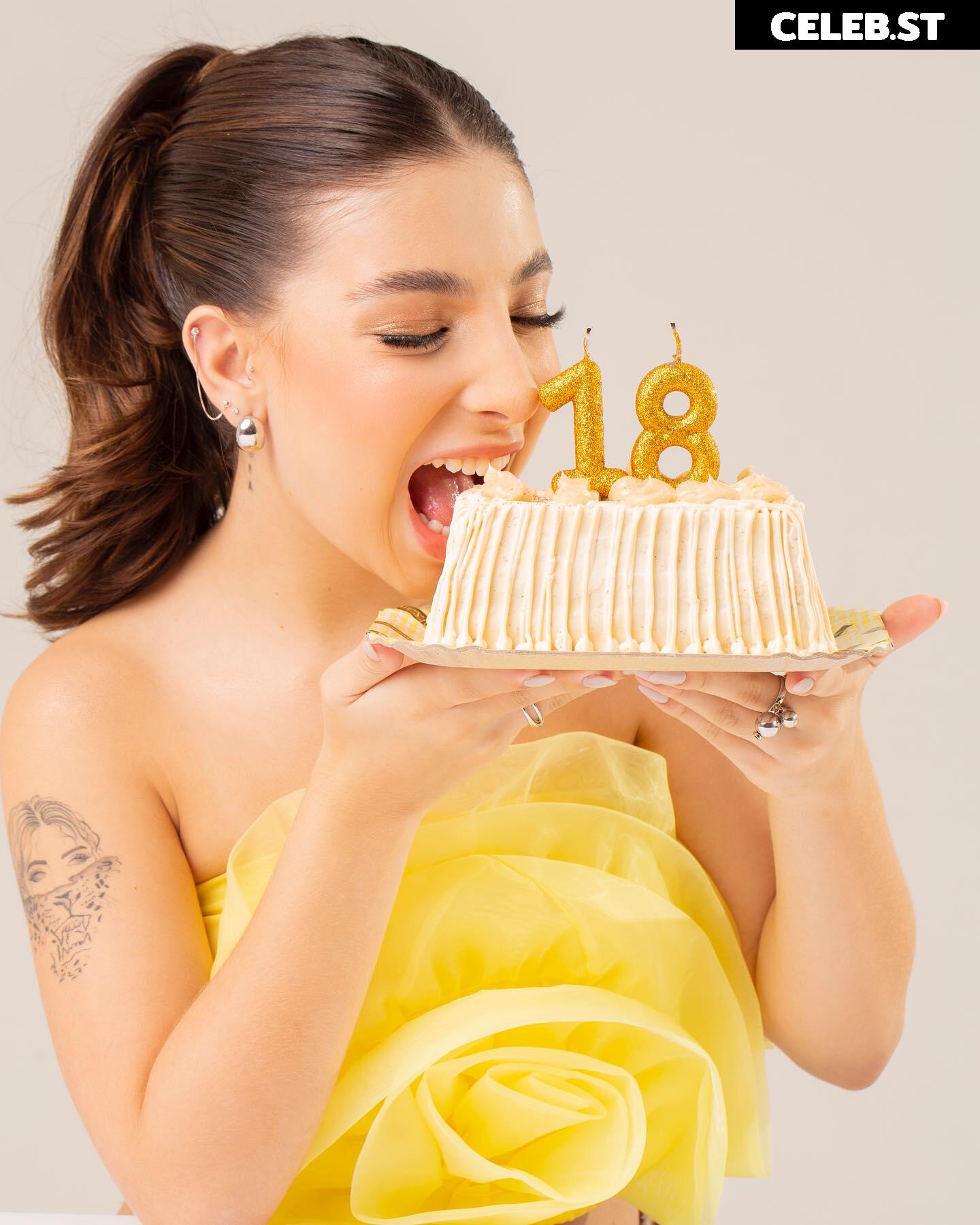 Taby Carvalho Image 12341423