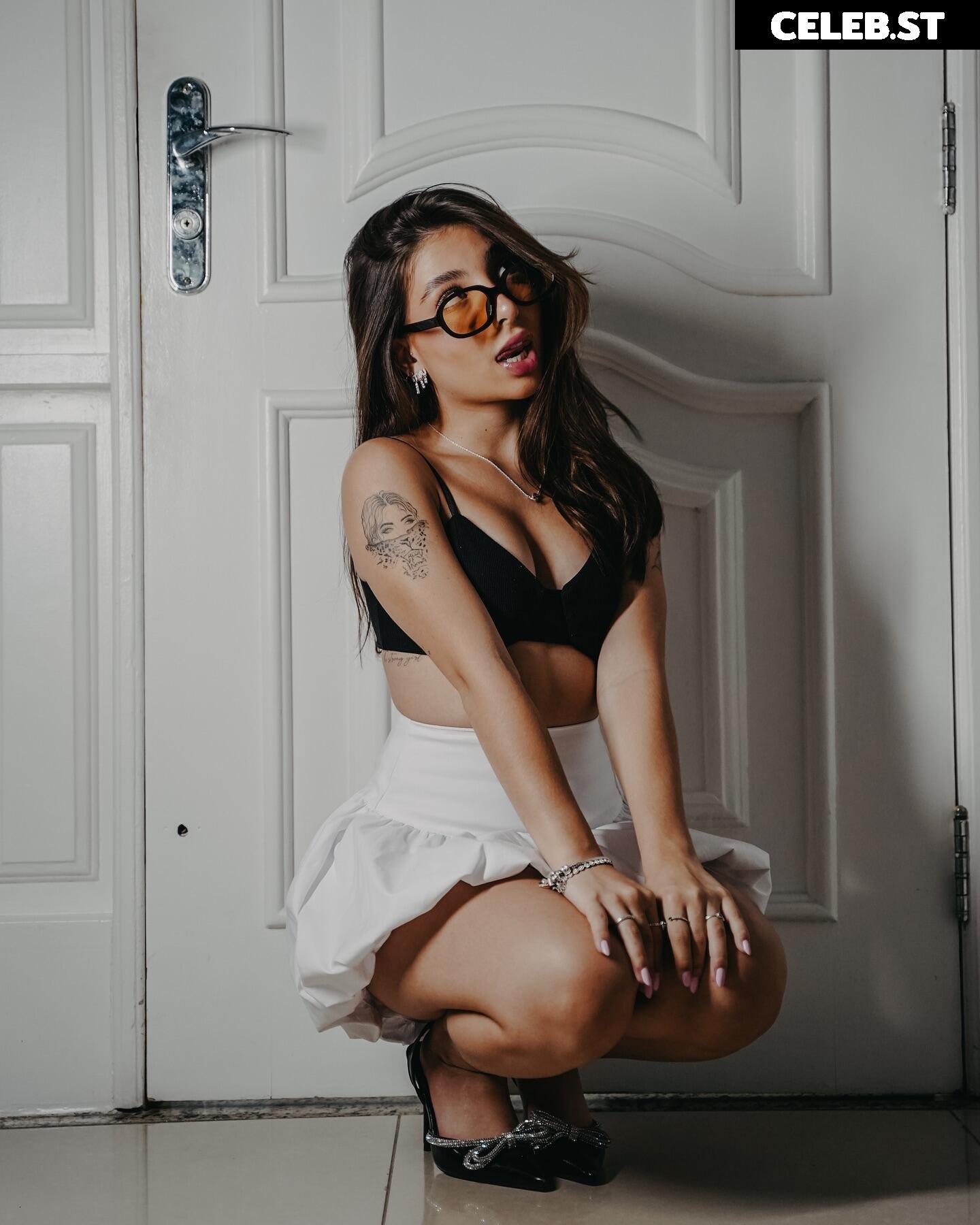 Taby Carvalho Image 12341434