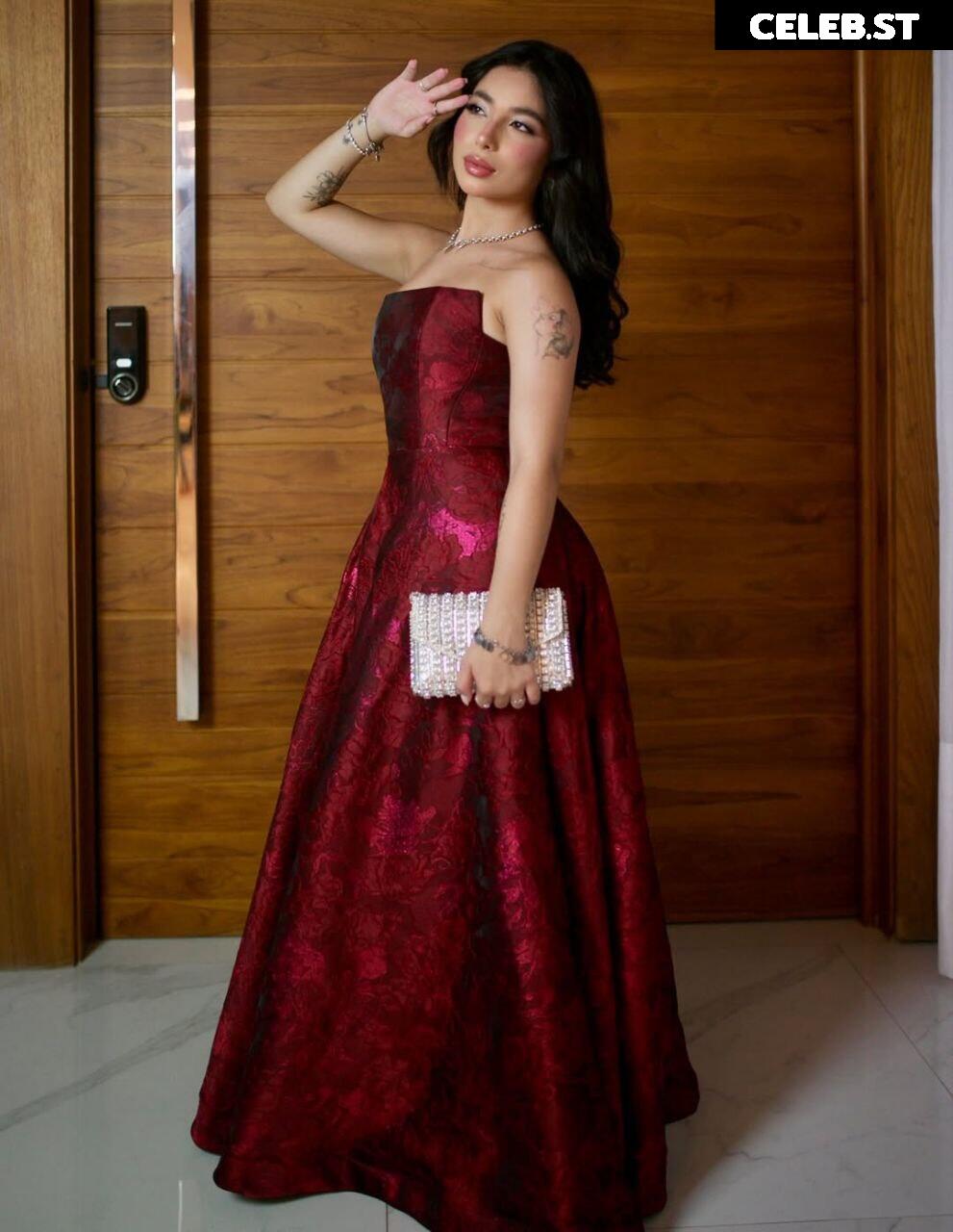 Taby Carvalho Image 12341447