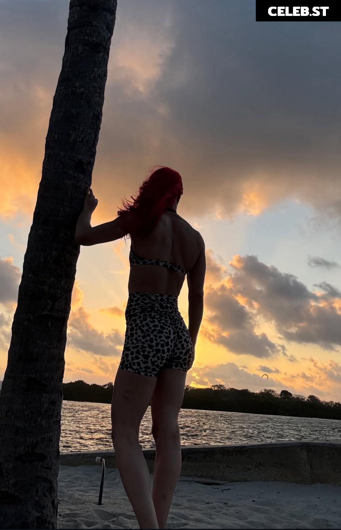 Gillian Robertson Image 12311926