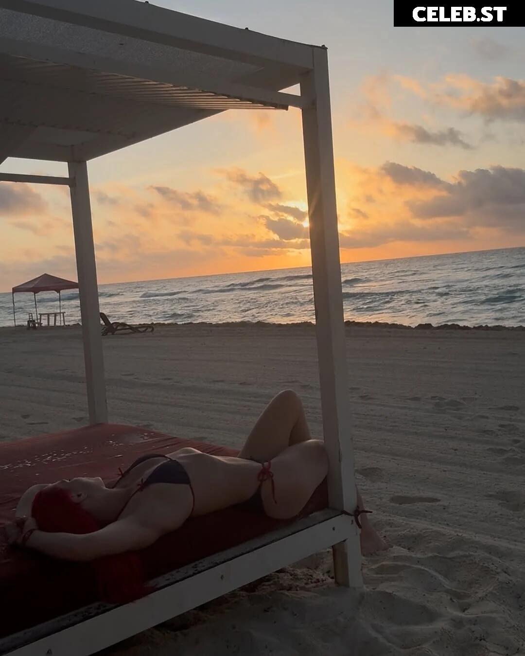 Gillian Robertson Image 12311929