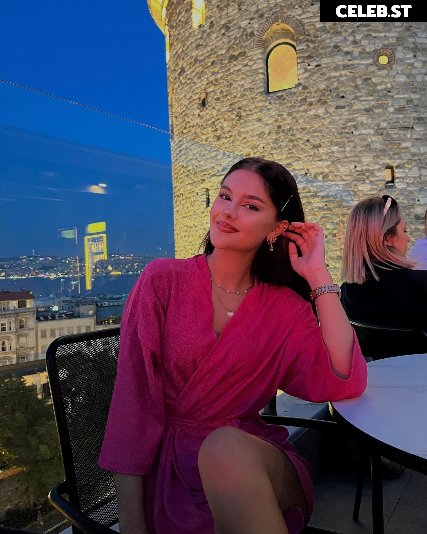 Sinem Melek Coşkun / sinemcoskunss / sinemcoskuns Image 12313139